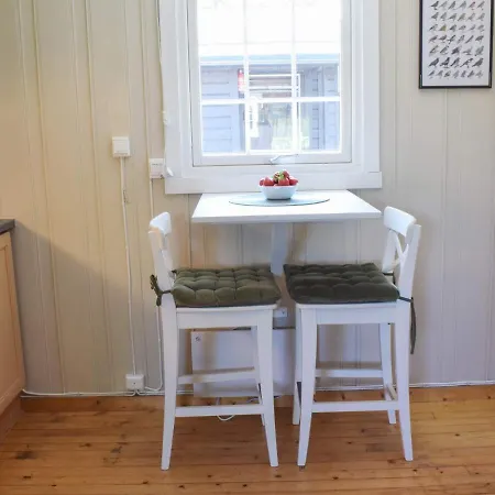 5 Person In Halden-by Traum