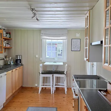 5 Person In Halden-by Traum * Halden