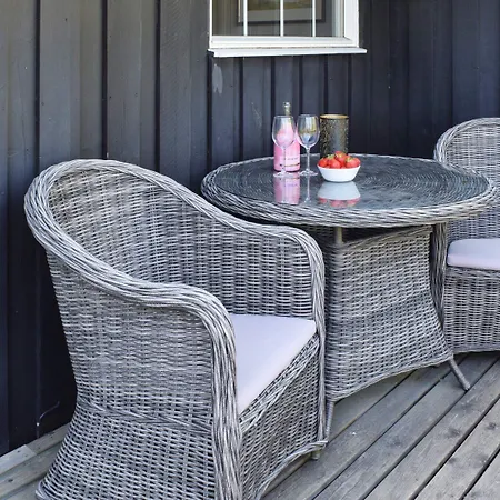5 Person In Halden-by Traum