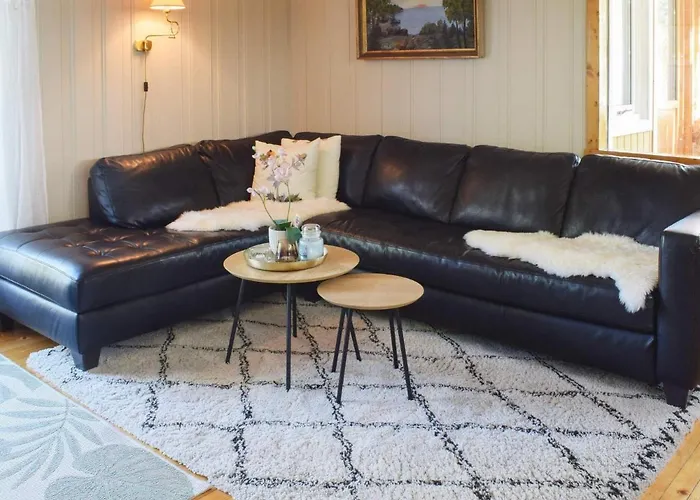 5 Person In Halden-by Traum