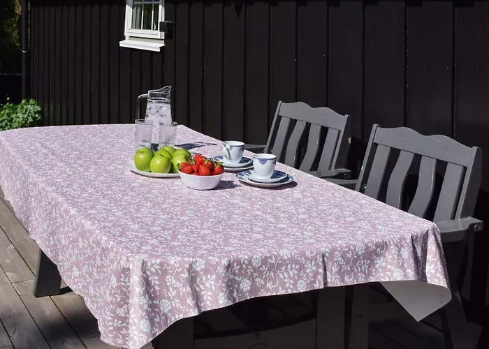 5 Person In Halden-by Traum * Halden