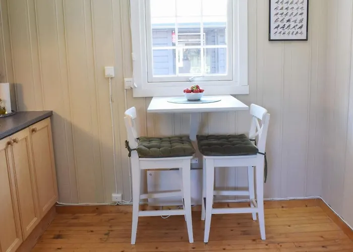 5 Person In Halden-by Traum