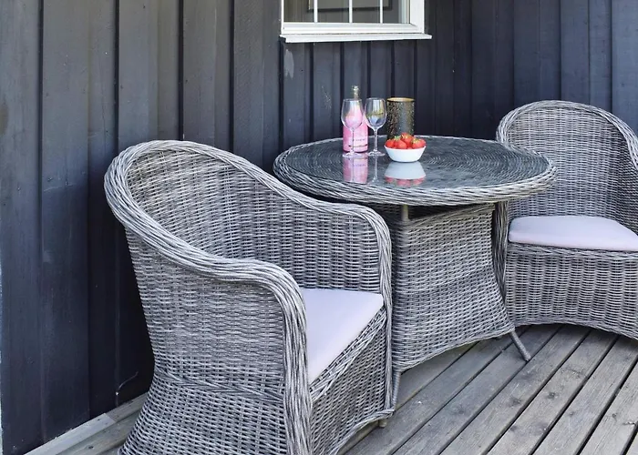 5 Person In Halden-by Traum *